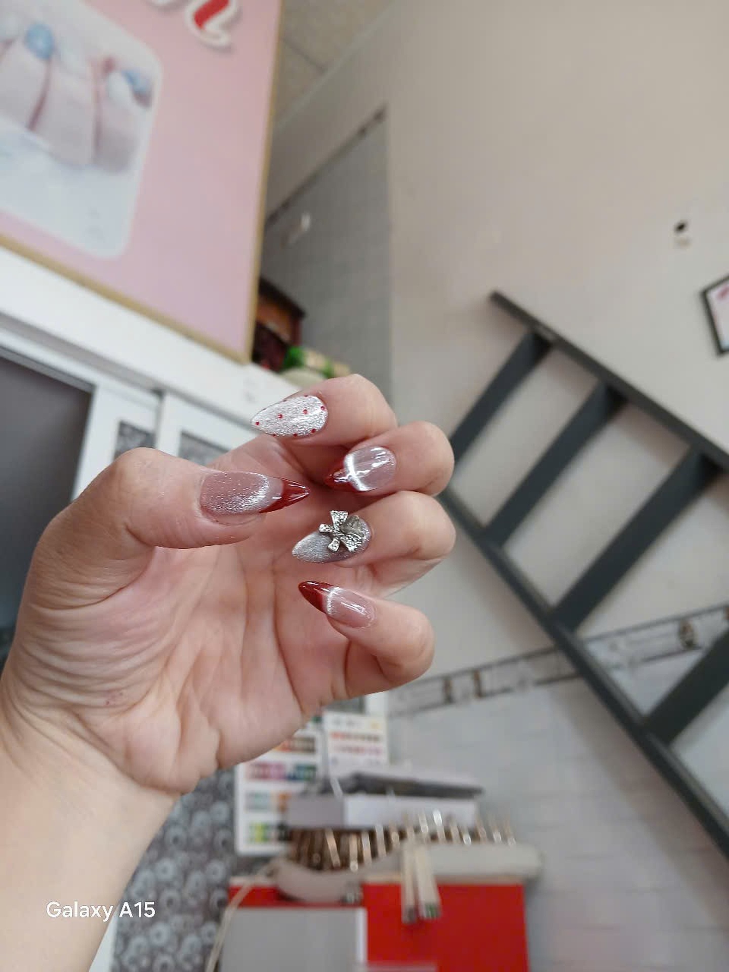 Mẫu nail đỏ bạc