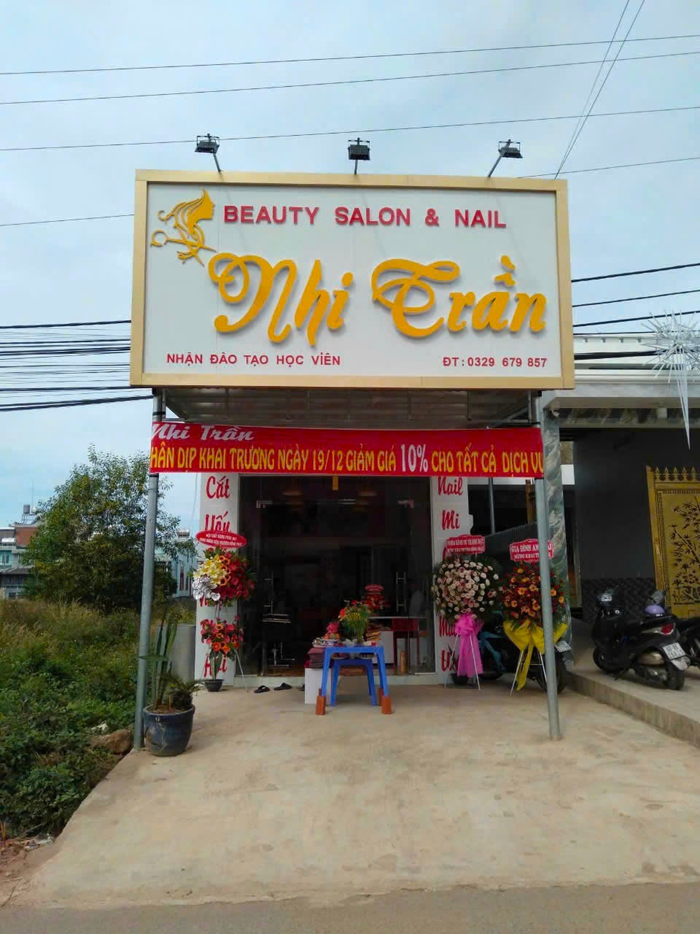 Mặt tiền salon Nhi Trần